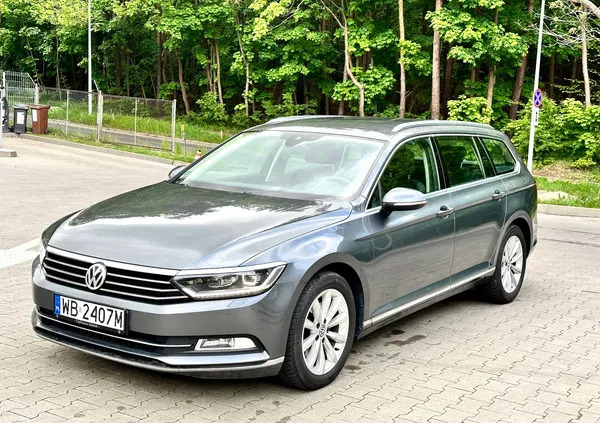 samochody osobowe Volkswagen Passat cena 59999 przebieg: 200000, rok produkcji 2016 z Gdynia